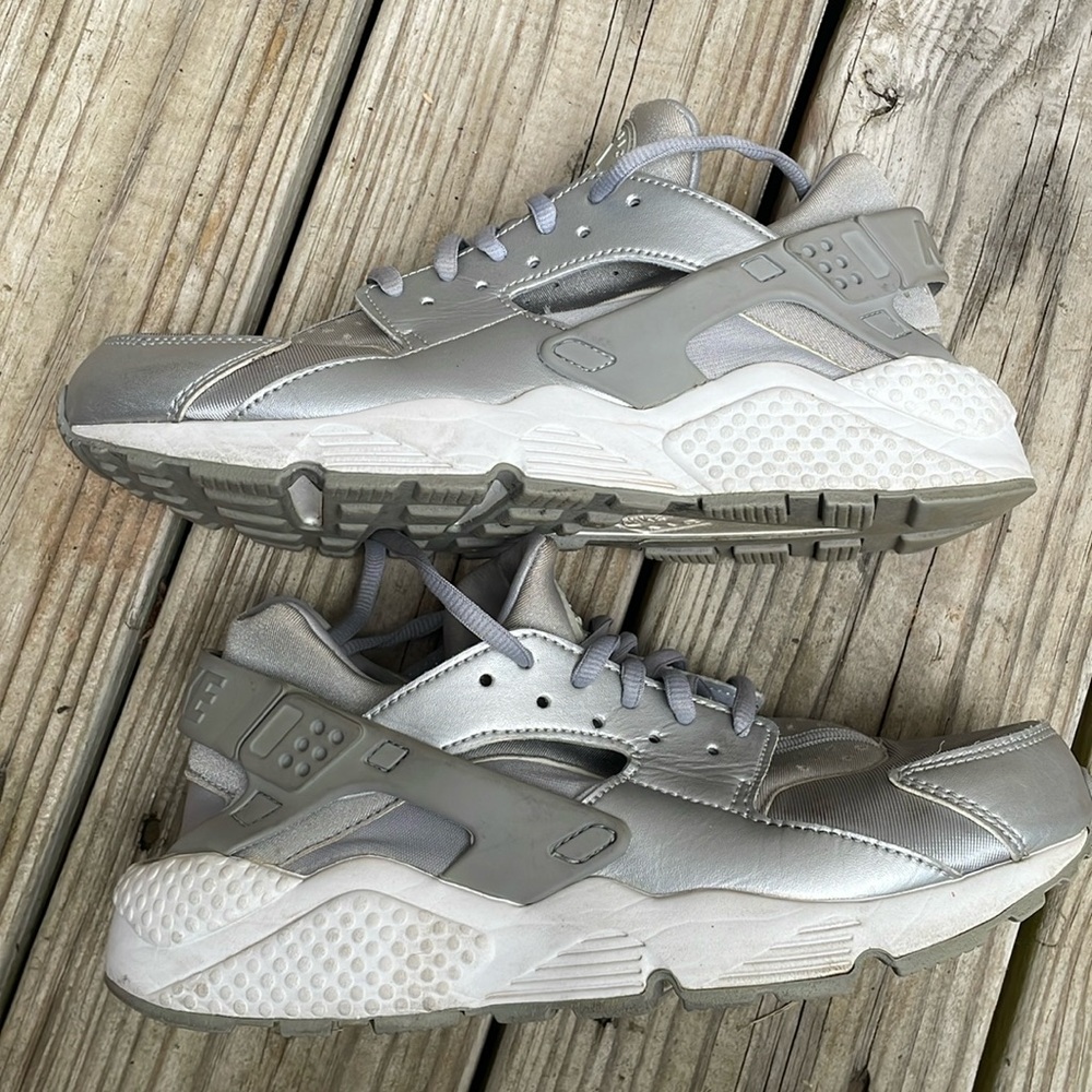 Nike Huarache Run Silver/Gray Sneakers Size 9 - Picture 11 of 13